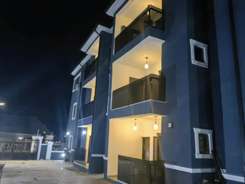 TOPHILLVIEW building exterior